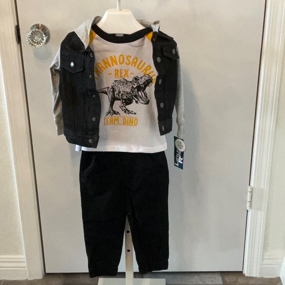Boys 3 piece set Size 2T NWT